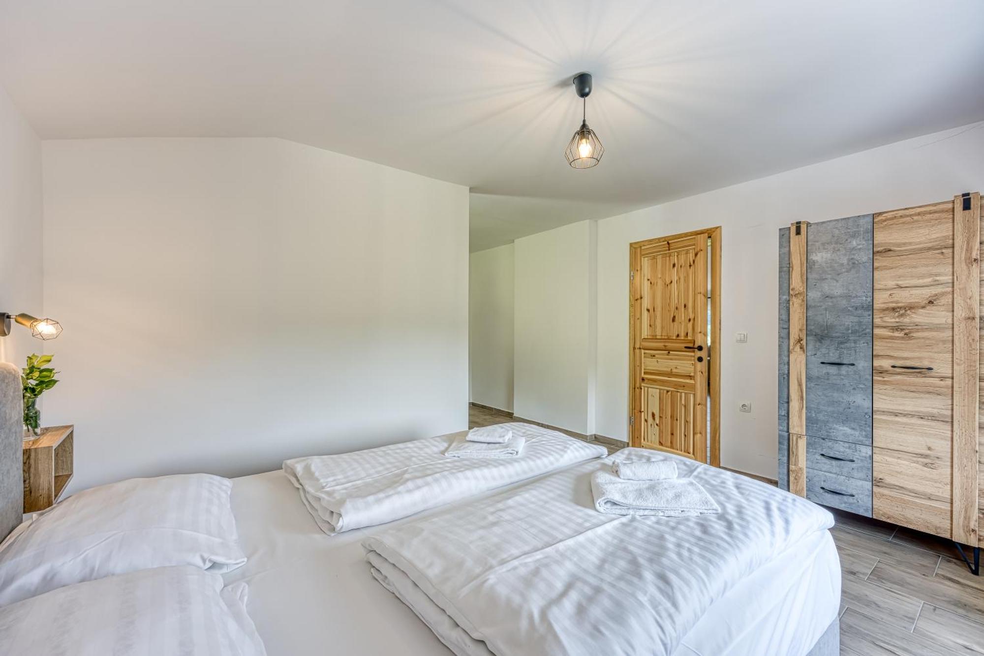 Vila Lisjak - Apartments ポドチェトルテク 部屋 写真