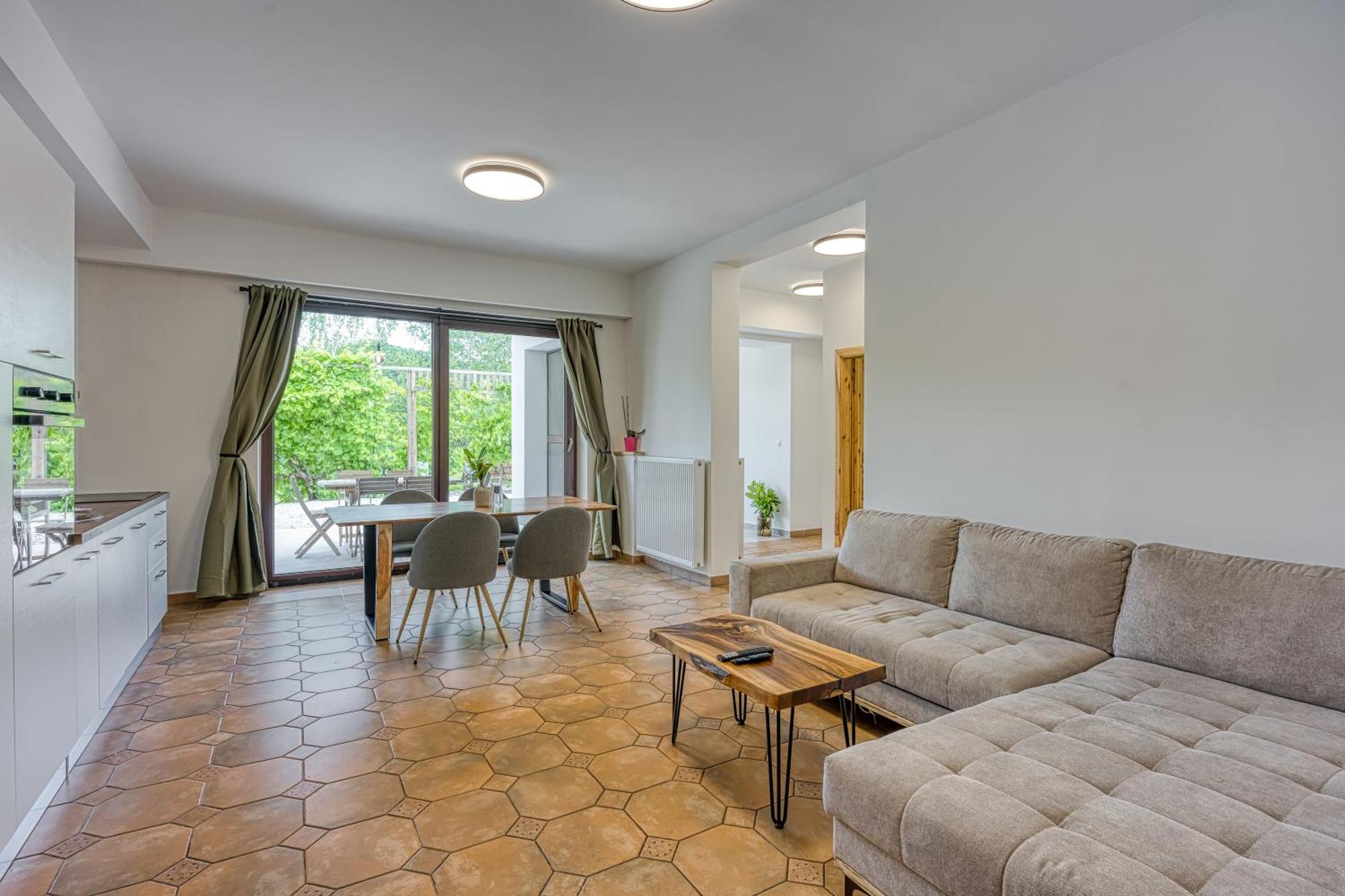 Vila Lisjak - Apartments ポドチェトルテク エクステリア 写真