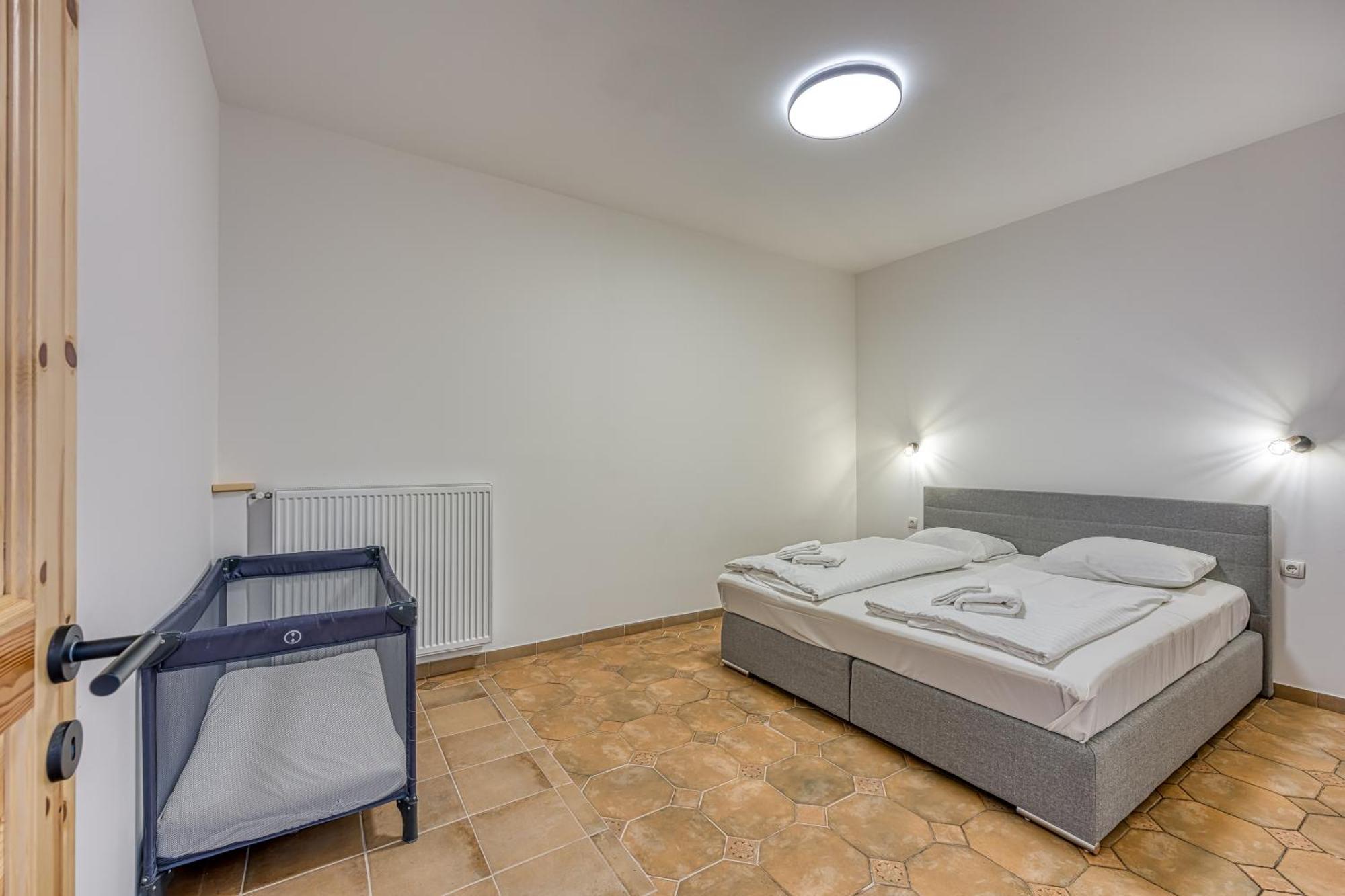 Vila Lisjak - Apartments ポドチェトルテク 部屋 写真