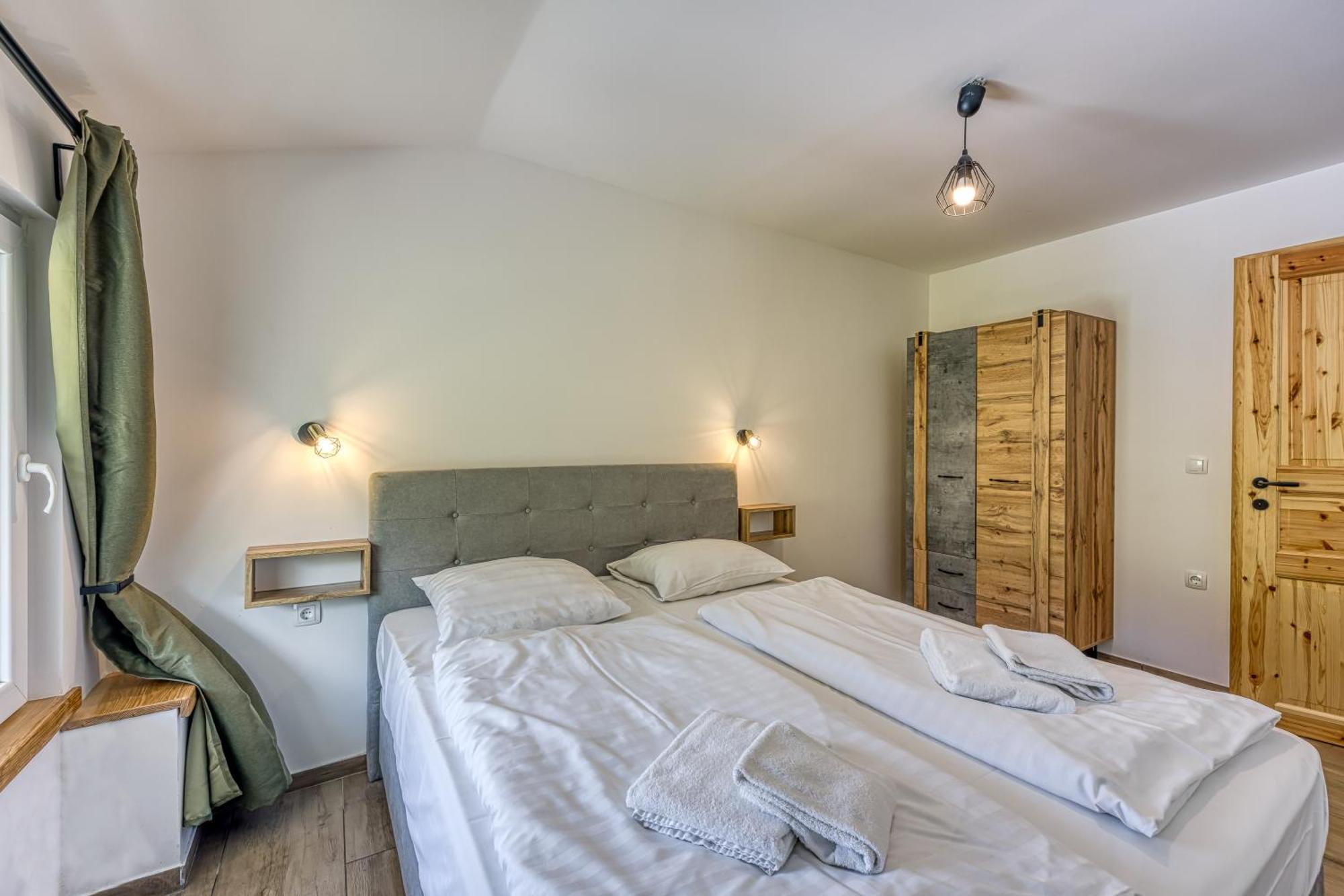 Vila Lisjak - Apartments ポドチェトルテク 部屋 写真