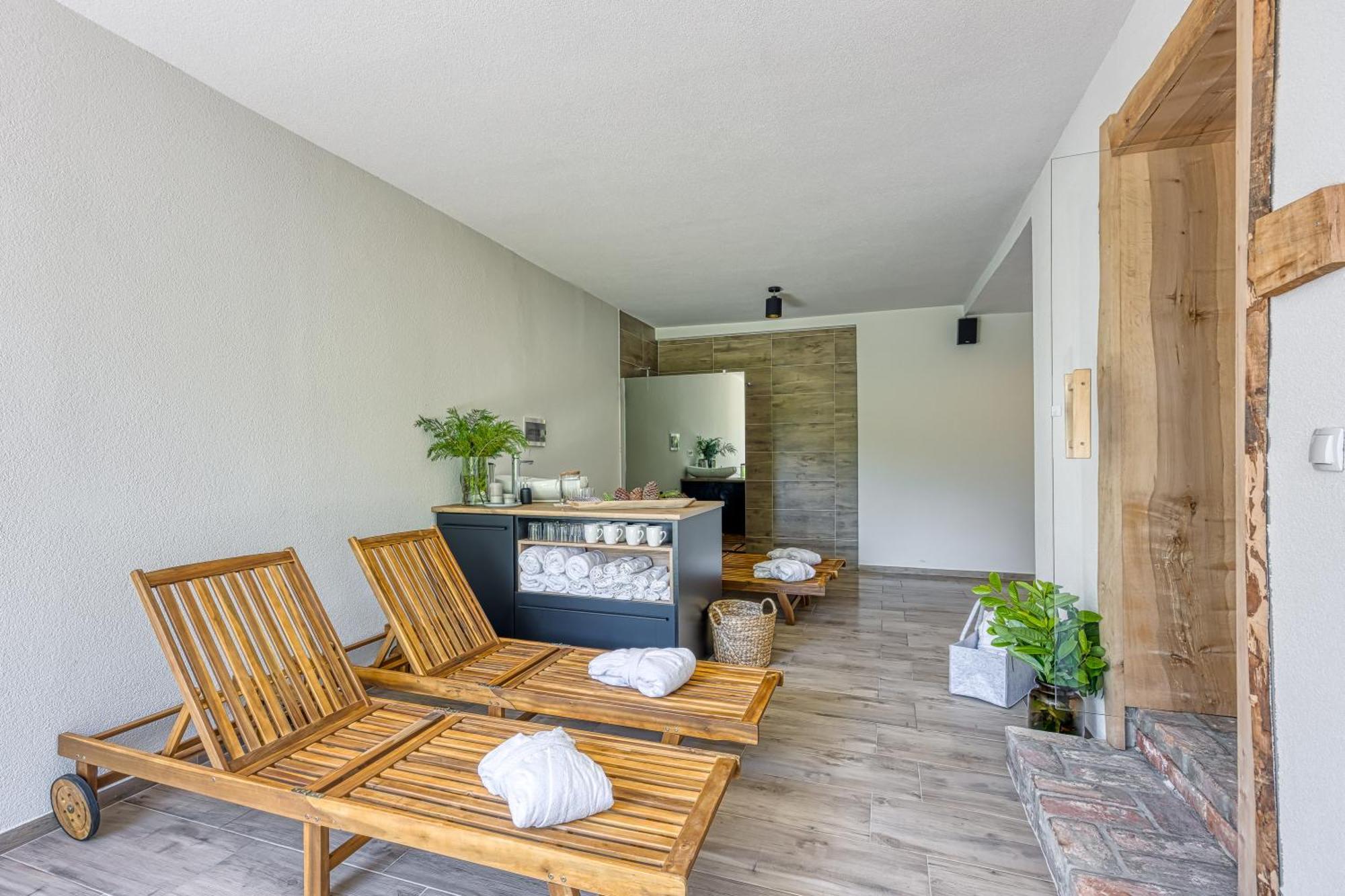 Vila Lisjak - Apartments ポドチェトルテク エクステリア 写真